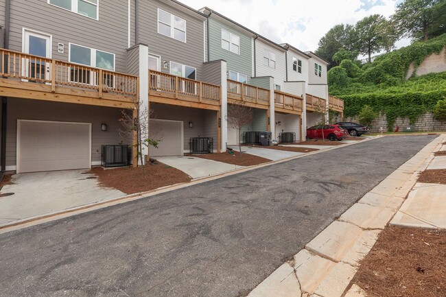 Building Photo - Newly Constructed 2/4 Townhome Directly on...