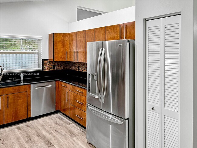 Building Photo - 841 Stanton Dr