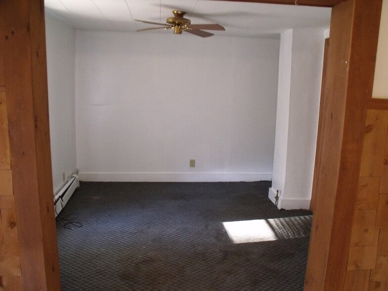 Building Photo - 6 W Shore St