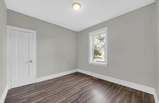 Building Photo - 1319 Marshall St