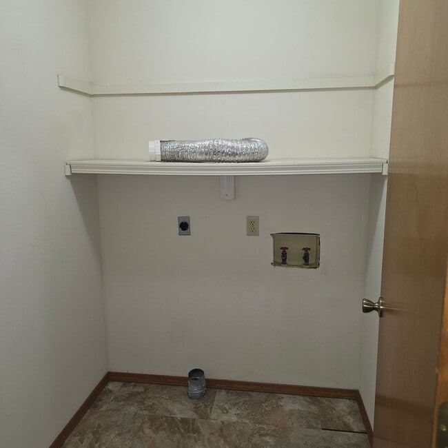 Building Photo - 436-436 E Redwood St