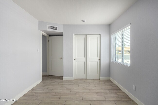 Building Photo - 4302 N 80th Ln