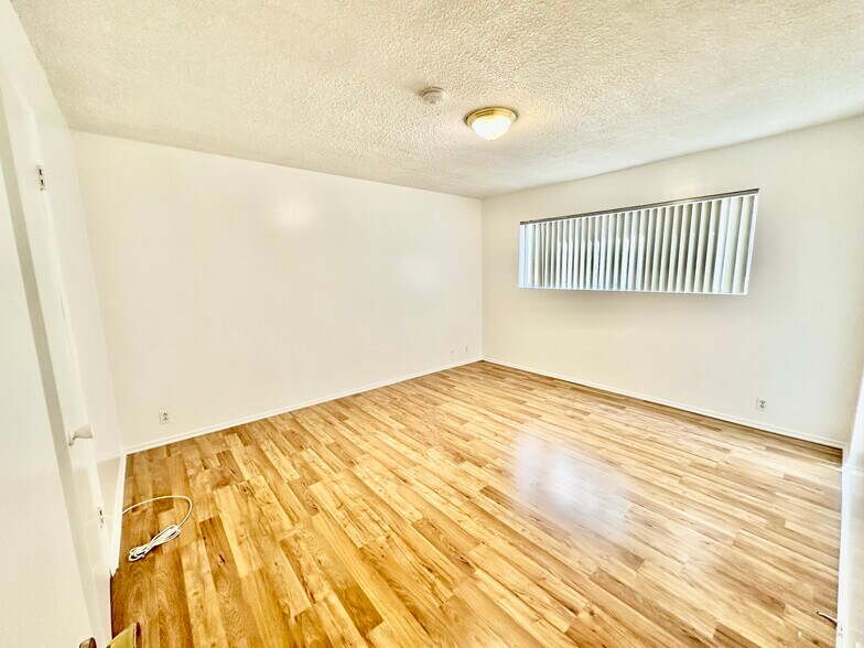Building Photo - 4325 Dixie Canyon Ave