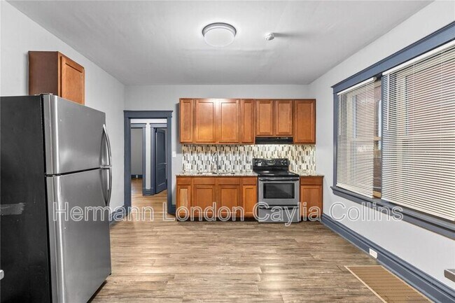 Building Photo - 4040 Shreve Ave