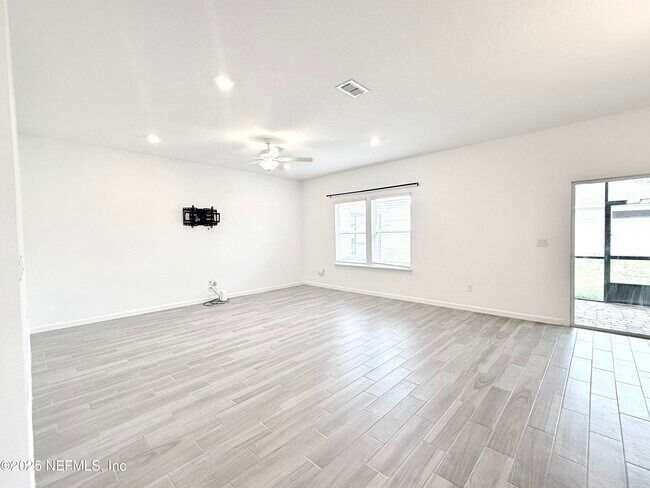 Building Photo - 7560 Chervil St