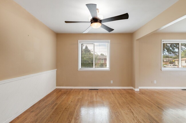 Building Photo - 1411 Custer Ave