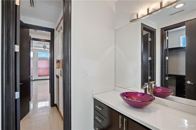 Building Photo - 32 May Dr