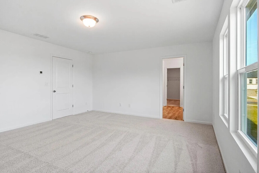 Building Photo - Room in House on Starmoss Ln