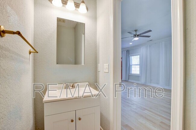 Building Photo - 8028 Glade Rd