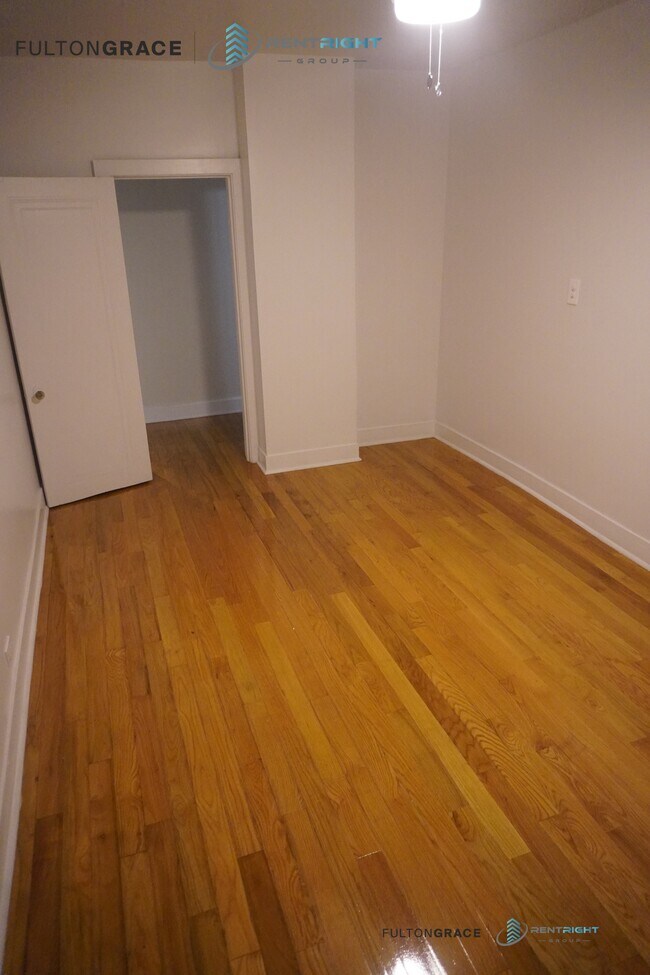 Building Photo - 426 W Briar Pl
