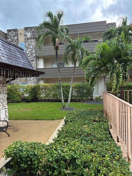 Building Photo - 8325 SW 72nd Ave