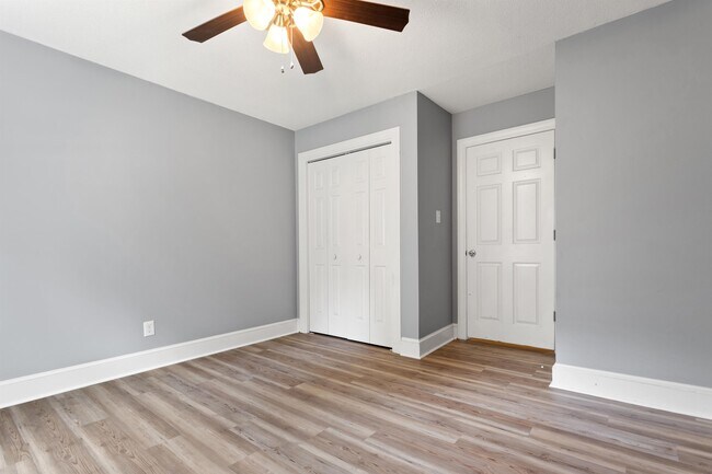 Building Photo - 1301 Roundtree Dr