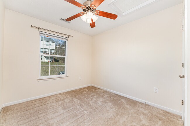 Building Photo - 243 Raven Run