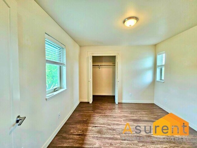 Building Photo - MOVE IN SPECIAL: $500 Off on First Full Month's Rent! New Townhome close to downtown!