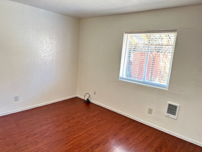 Building Photo - 1317
