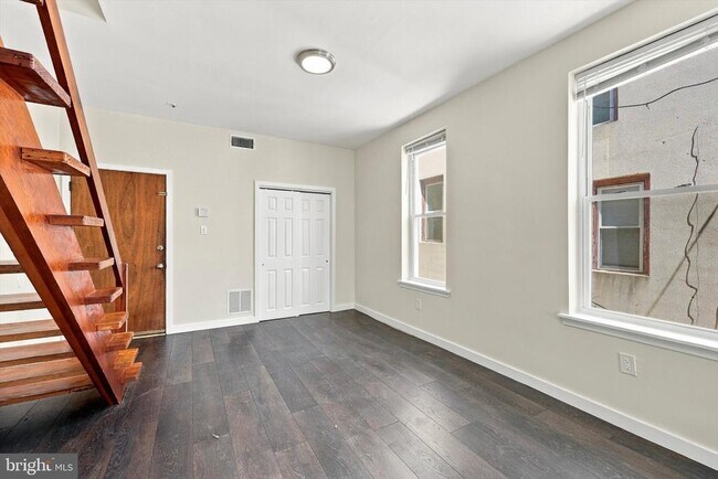 Building Photo - 1716 Mt Vernon St