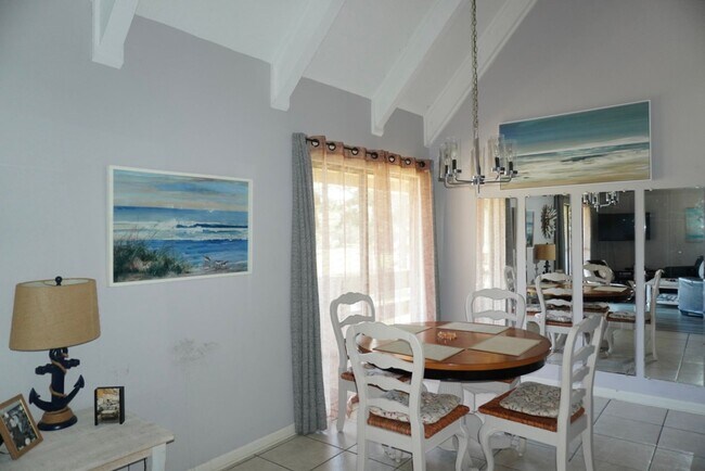 Building Photo - Gorgeous Condo Located in the Seascape community