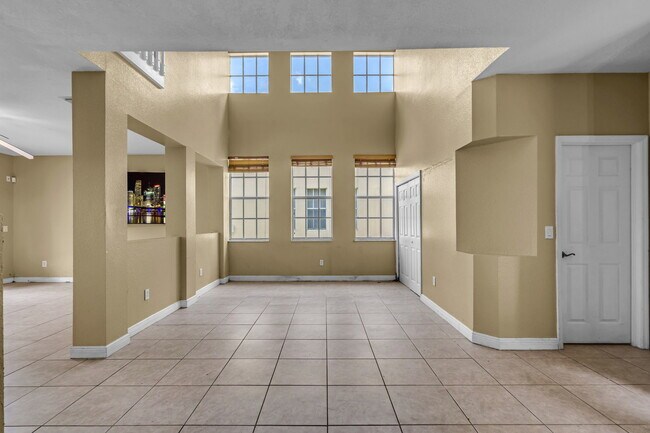 Building Photo - 5149 SW 137th Ave
