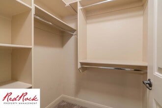 Building Photo - 3 Bedroom Townhome in Southgate Community