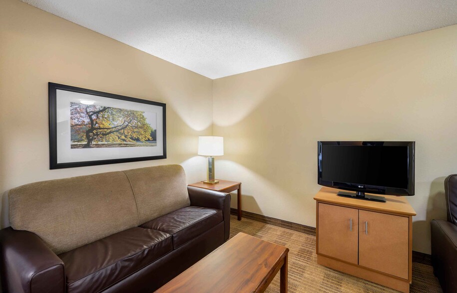 Building Photo - Furnished Studio-Omaha - West