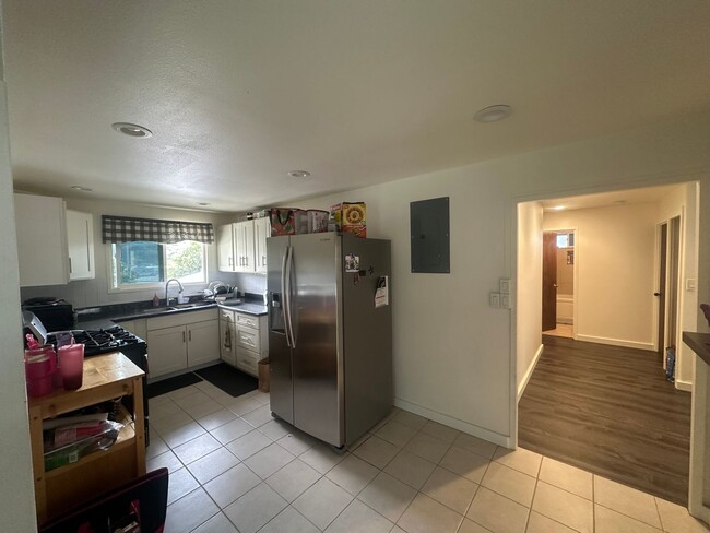 Building Photo - Charming 3-Bedroom/1-Bath - $3036.65