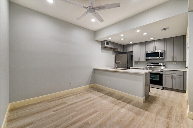 Building Photo - 11711 Memorial Dr