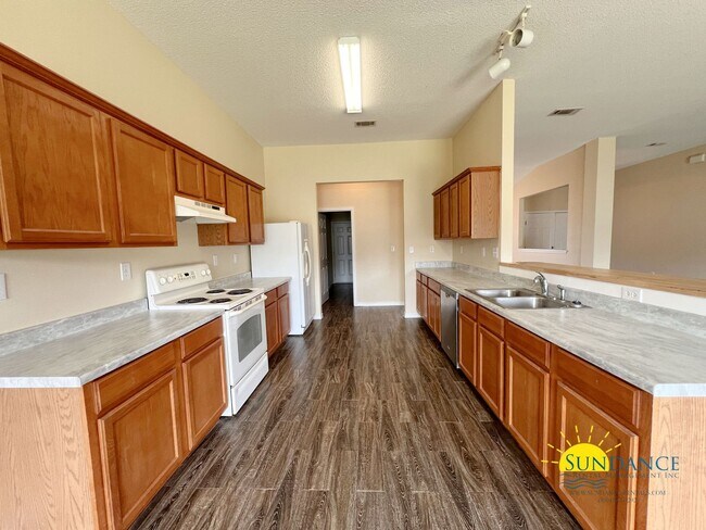 Building Photo - 5434 E Brook Dr