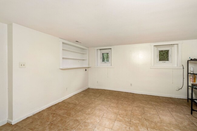 Building Photo - 106 Spruce St