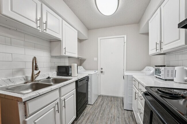 Building Photo - 2549 Thomason Cir