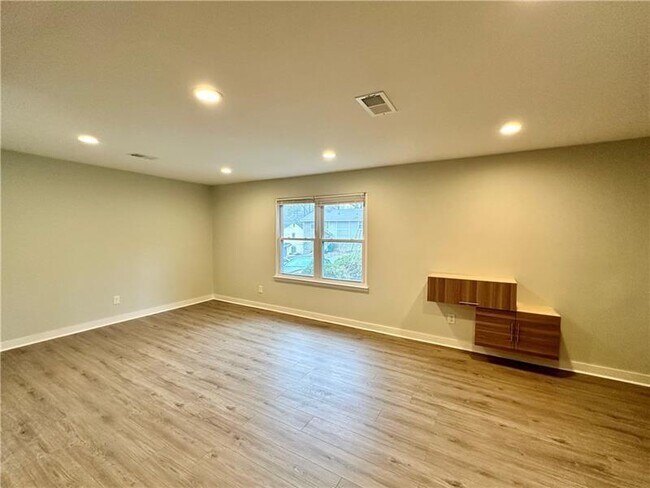 Building Photo - 1258 Creekside Ct