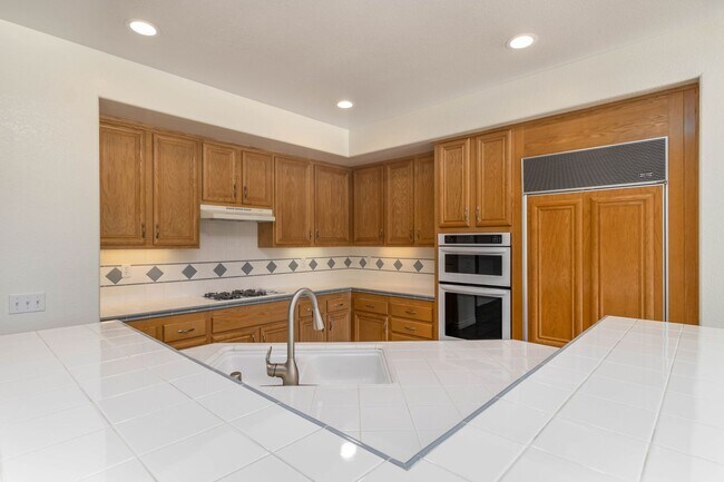 Building Photo - 32579 Valentino Way