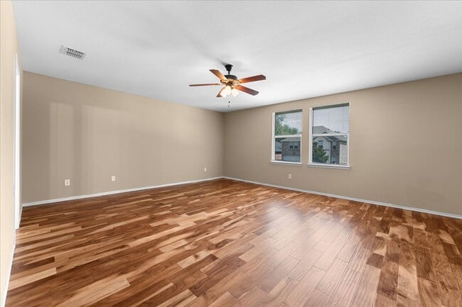 Building Photo - Move in ready! 3-bed 2.5-bath 2354 sqft 2-...