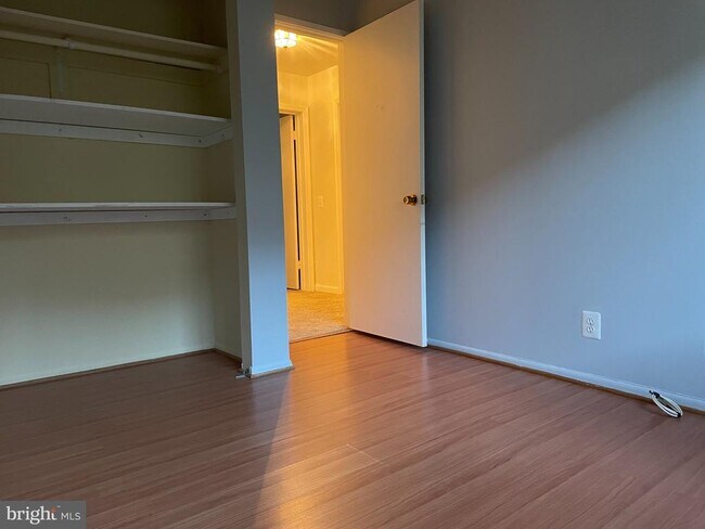 Building Photo - 2615 Glengyle Dr