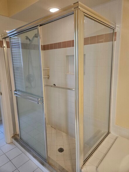 Building Photo - 1208 Clays Trl