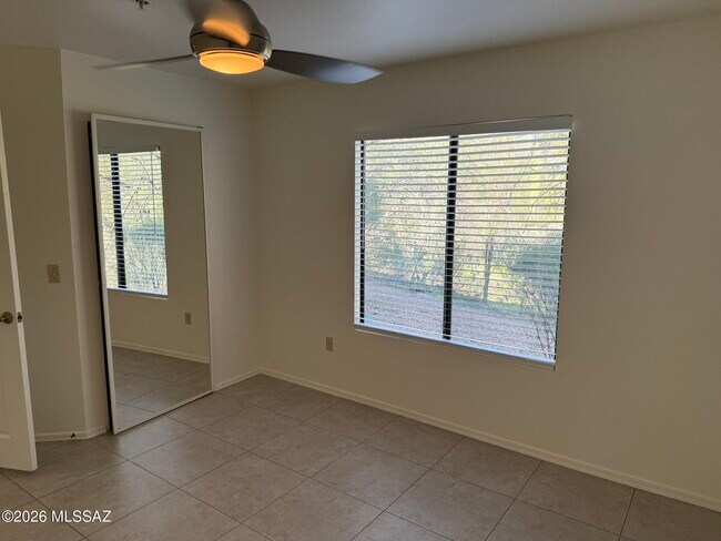 Building Photo - 5751 N Kolb Rd