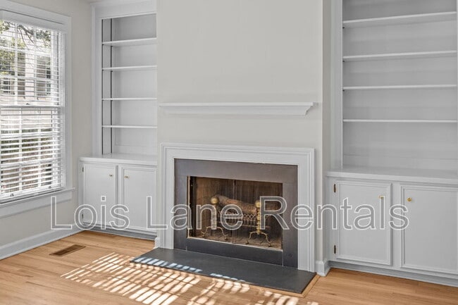 Building Photo - 12 Elliott St