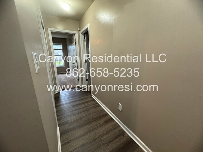 Building Photo - 567 Broad Dr