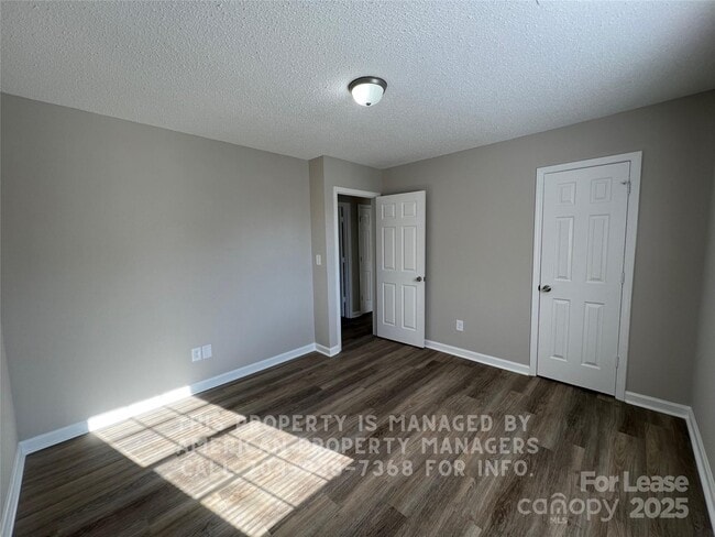Building Photo - 299 Rustic Rd