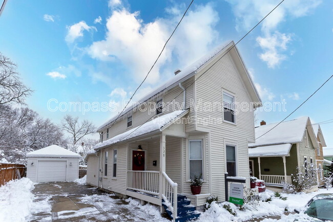 Primary Photo - 328 Visser Pl SE