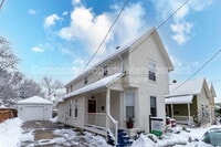 Building Photo - 328 Visser Pl SE