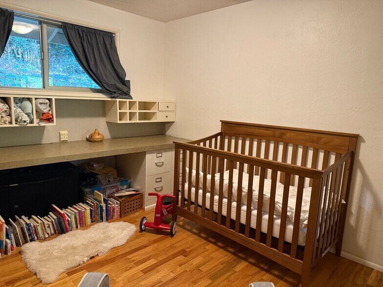 Building Photo - 610 Spencer Ct