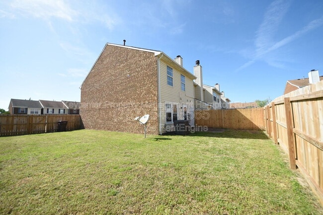 Building Photo - 701 Nottaway Dr