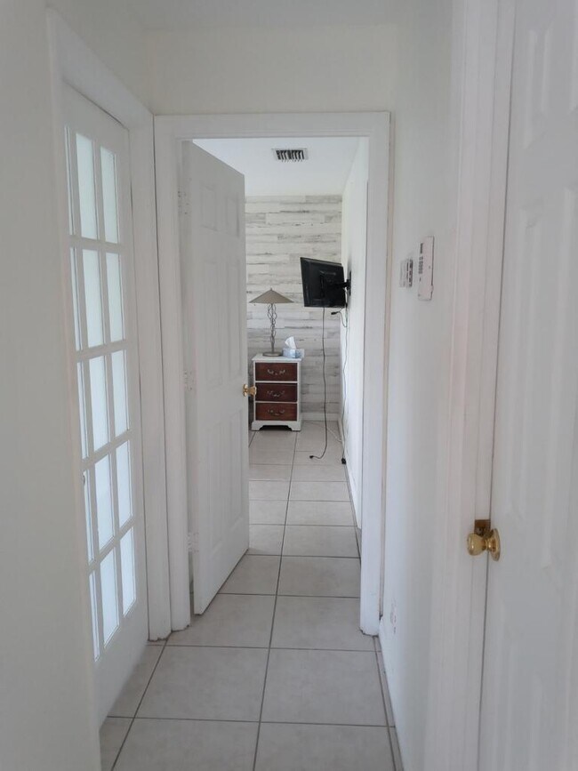Building Photo - 5127 Burnham Pl