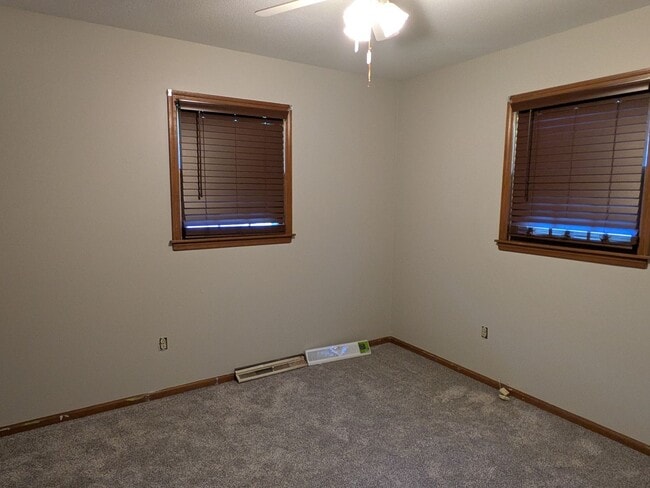 Building Photo - 2513 Lilac Dr