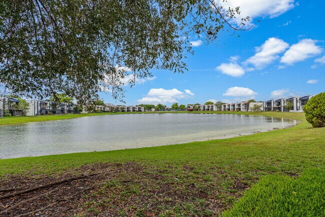 Building Photo - 510 W Park Dr