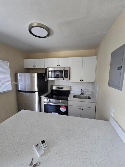 Building Photo - 1507 NE 5th Ave