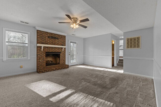 Building Photo - 6257 Lakehaven Dr