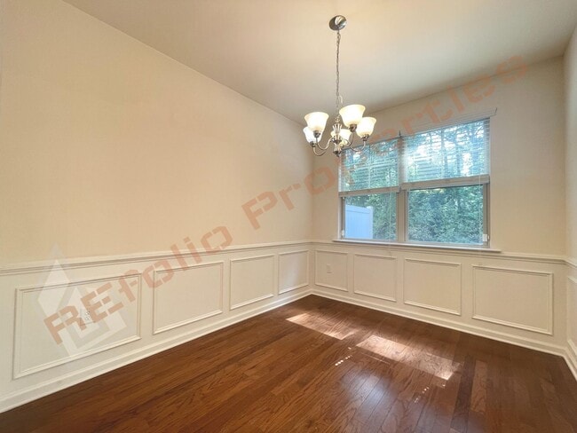 Building Photo - 429 Manchester Park Ln