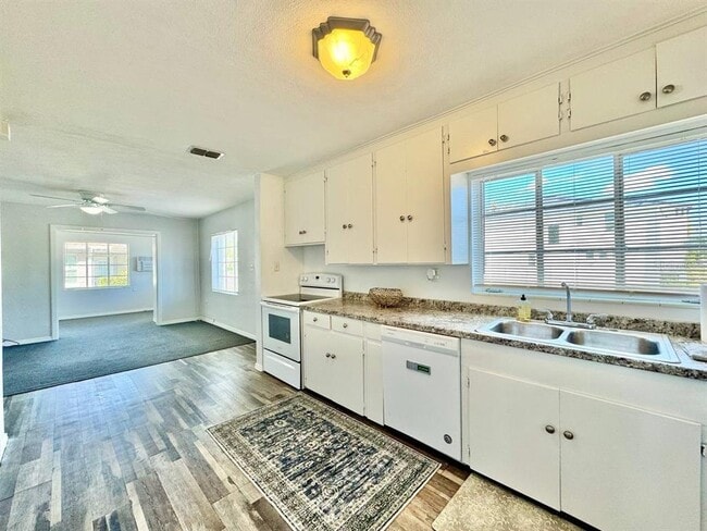 Building Photo - 508 N Mac Dill Ave