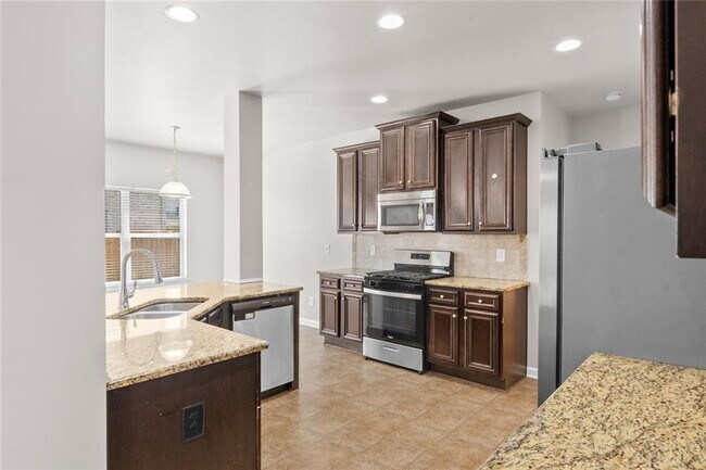 Building Photo - 419 Live Oak Pass